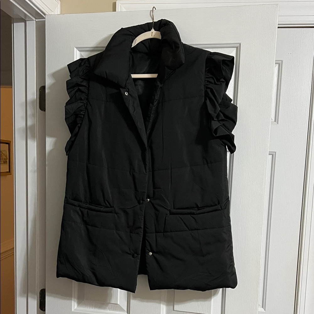 Black Collared Ruffle Sleeve Snap Button Down Puffer Vest with Pockets Large